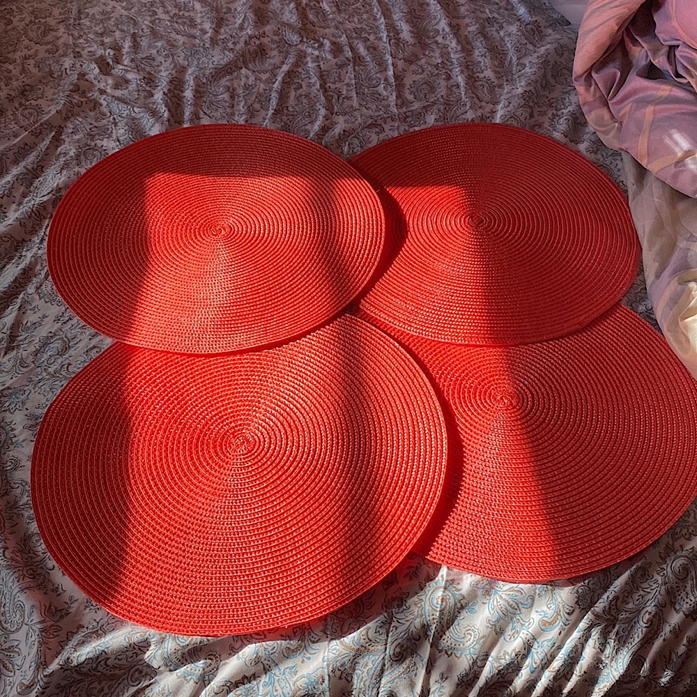 4 peach place mats